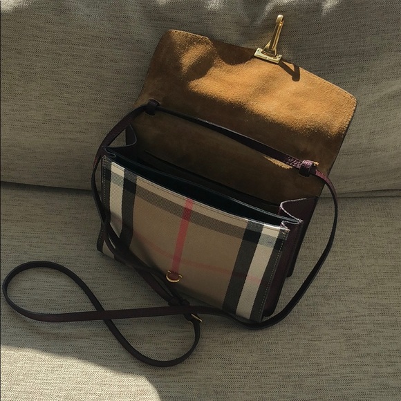 Burberry Handbags - Burberry cross body bag Full Leather
